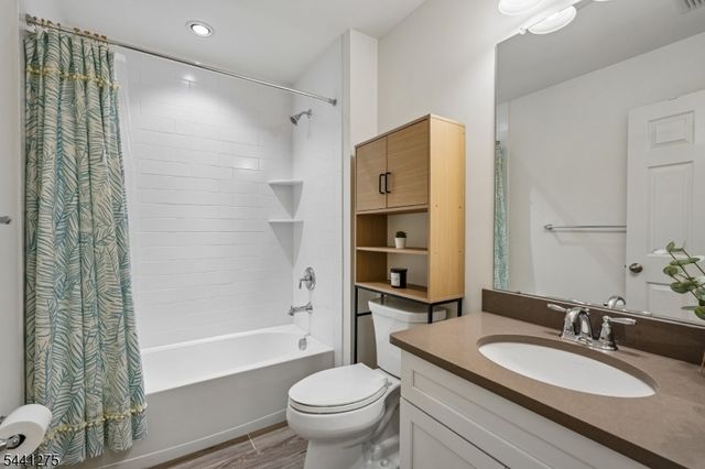 63 Sequoia Dr, Cedar Grove Twp., NJ 07009