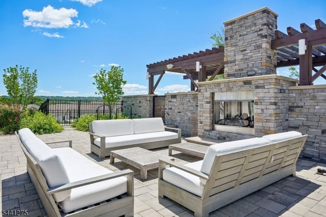 63 Sequoia Dr, Cedar Grove Twp., NJ 07009