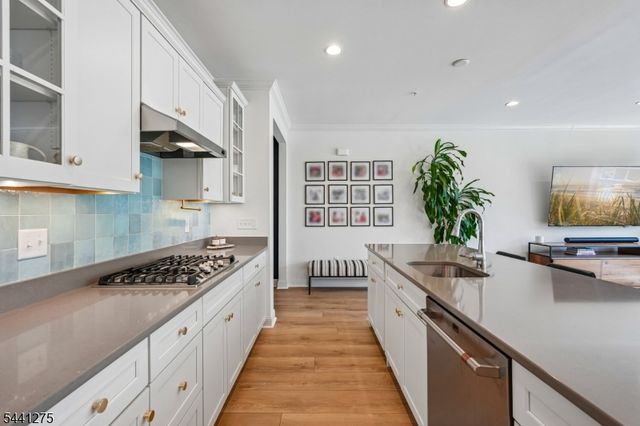 63 Sequoia Dr, Cedar Grove Twp., NJ 07009