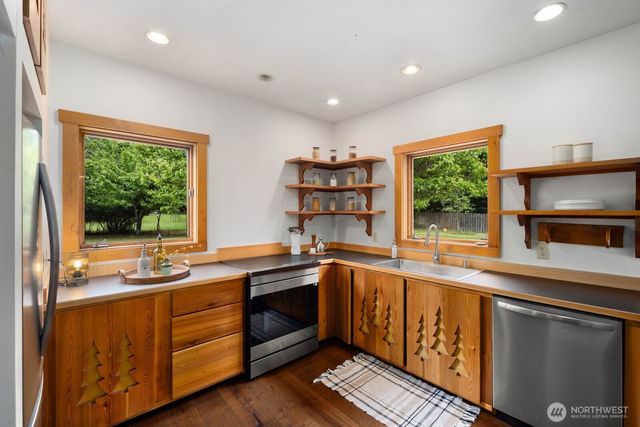 13031 SW 297th Way, Vashon, WA 98070