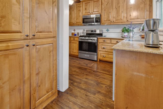 720 Merritt Street, River Oaks, TX 76114