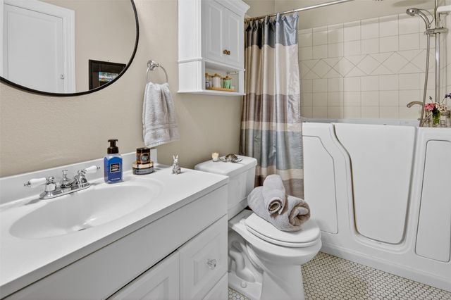 720 Merritt Street, River Oaks, TX 76114