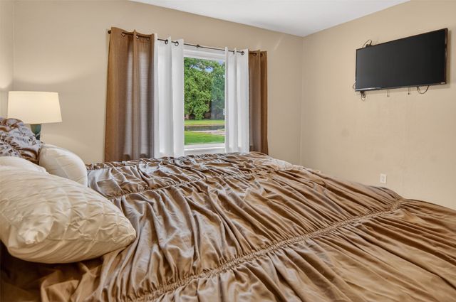 720 Merritt Street, River Oaks, TX 76114