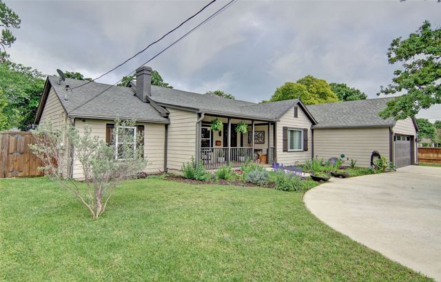 720 Merritt Street, River Oaks, TX 76114