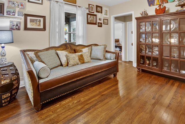 720 Merritt Street, River Oaks, TX 76114