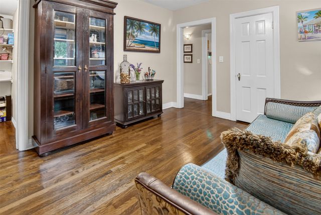 720 Merritt Street, River Oaks, TX 76114