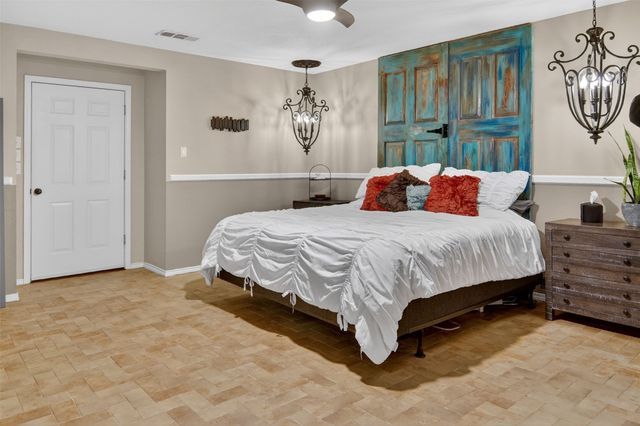 720 Merritt Street, River Oaks, TX 76114