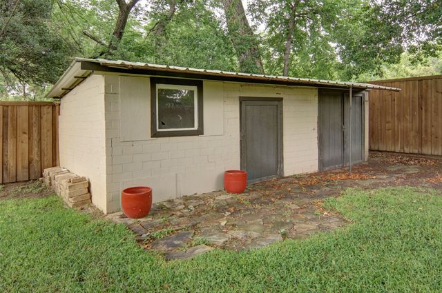 720 Merritt Street, River Oaks, TX 76114