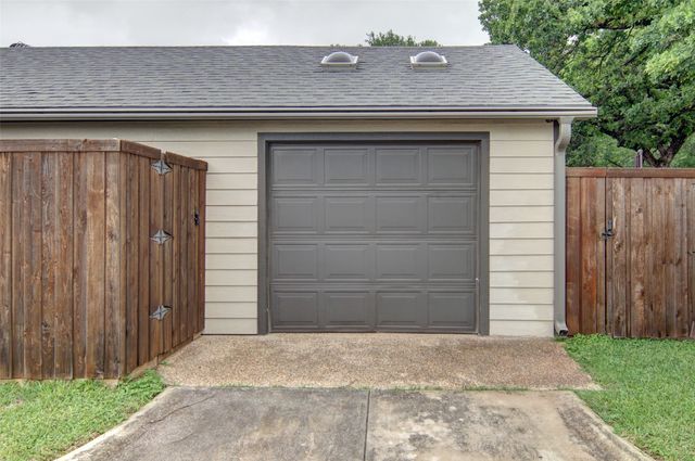 720 Merritt Street, River Oaks, TX 76114