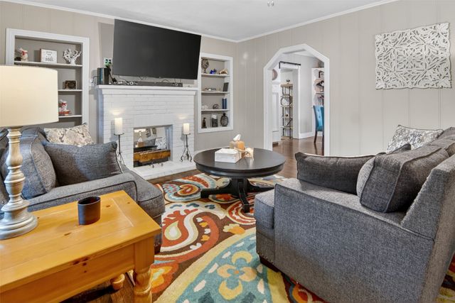 720 Merritt Street, River Oaks, TX 76114