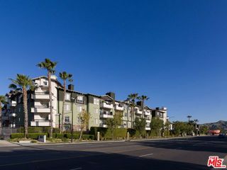 1901 N Buena Vista Street 02-214, Burbank, CA 91504