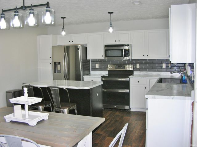 9434 Hedgewood Court, Evansville, IN 47725