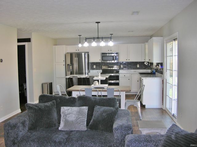 9434 Hedgewood Court, Evansville, IN 47725