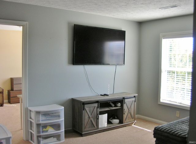 9434 Hedgewood Court, Evansville, IN 47725