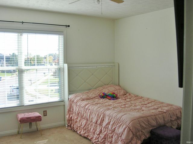 9434 Hedgewood Court, Evansville, IN 47725