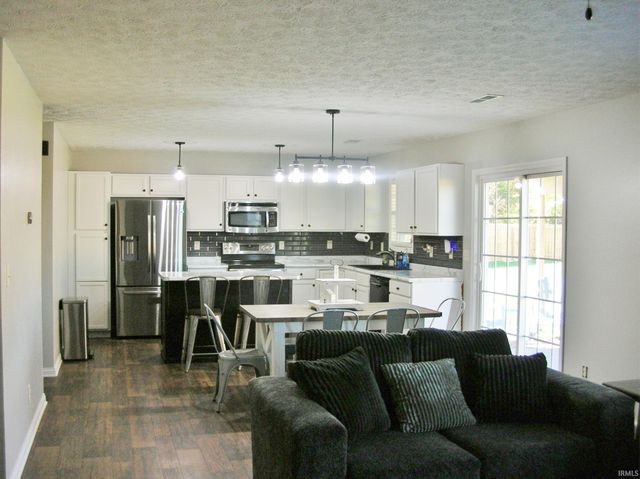 9434 Hedgewood Court, Evansville, IN 47725