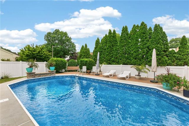 5649 Rushmere DR, Virginia Beach, VA 23464