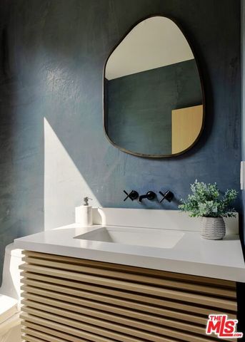 9064 Harland Avenue, West Hollywood, CA 90069