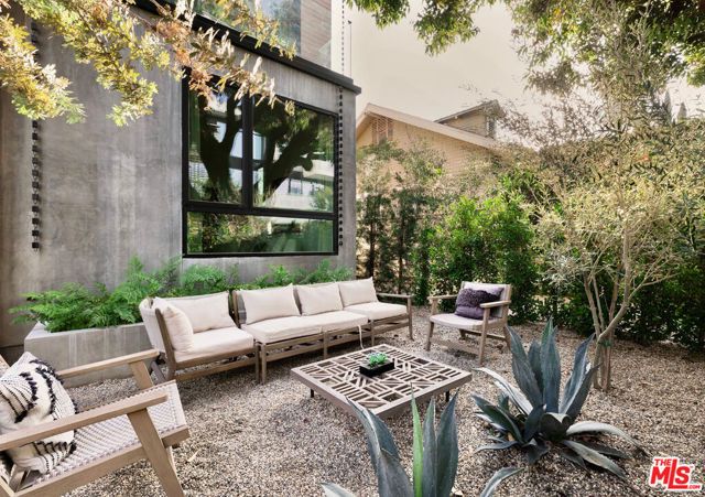 9064 Harland Avenue, West Hollywood, CA 90069