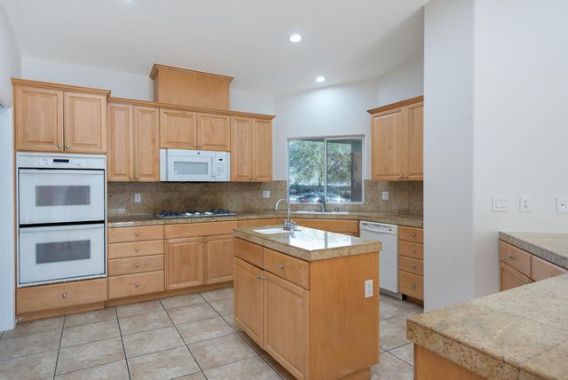 74137 Academy Lane E, Palm Desert, CA 92211