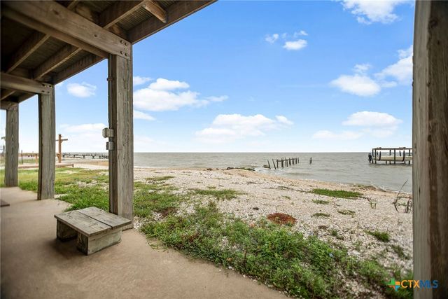 1385 N Ocean Drive, Port Lavaca, TX 77979