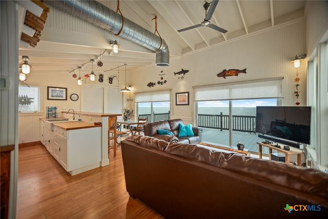1385 N Ocean Drive, Port Lavaca, TX 77979