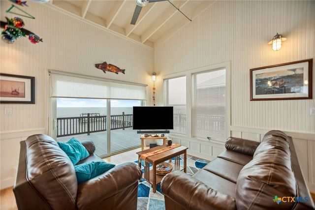 1385 N Ocean Drive, Port Lavaca, TX 77979