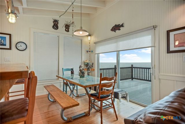 1385 N Ocean Drive, Port Lavaca, TX 77979