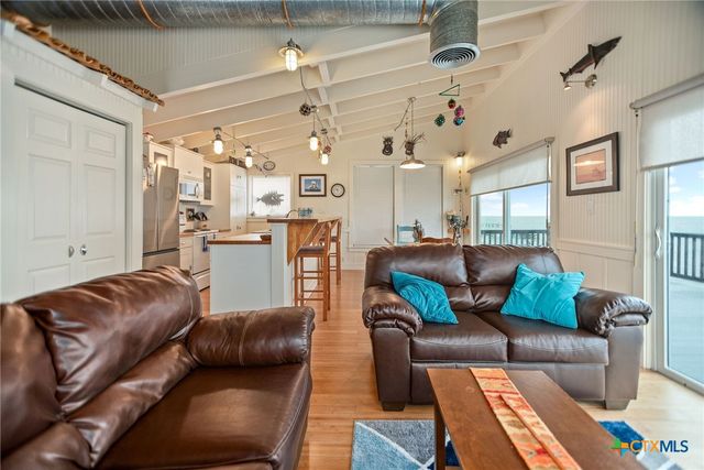 1385 N Ocean Drive, Port Lavaca, TX 77979