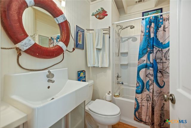 1385 N Ocean Drive, Port Lavaca, TX 77979
