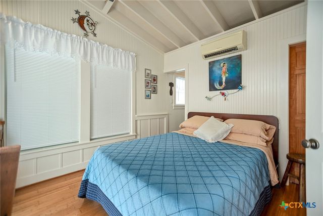 1385 N Ocean Drive, Port Lavaca, TX 77979