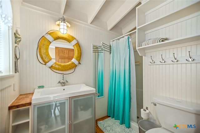1385 N Ocean Drive, Port Lavaca, TX 77979