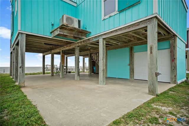 1385 N Ocean Drive, Port Lavaca, TX 77979