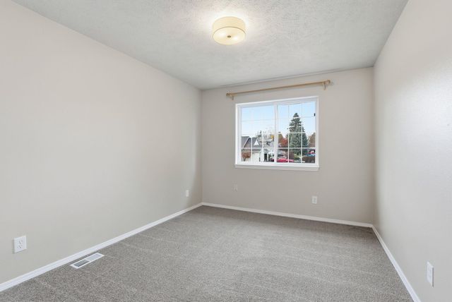 13910 E 26th Ave, Veradale, WA 99037