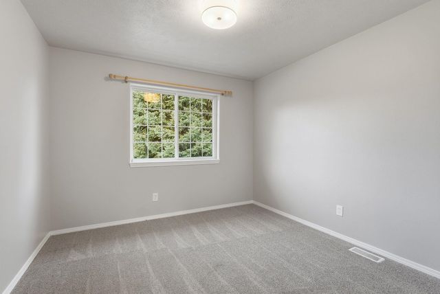 13910 E 26th Ave, Veradale, WA 99037