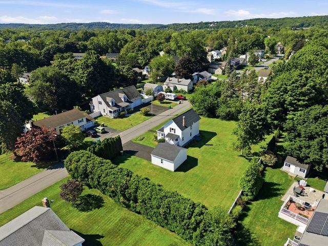 26 Quimby Ave, Woburn, MA 01801