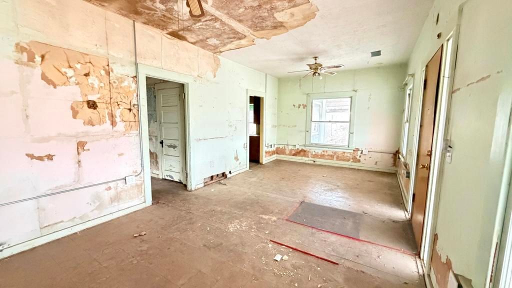 Image 6 of property listing at 82962 Panamint Avenue, Trona, CA 93562