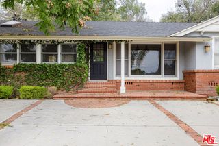 19439 Oxnard Street, Tarzana, CA 91356