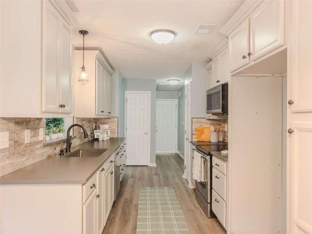 300 Greenleaf Court, Loganville, GA 30052