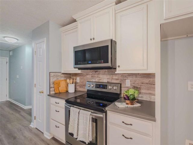 300 Greenleaf Court, Loganville, GA 30052