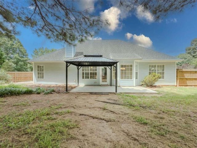 300 Greenleaf Court, Loganville, GA 30052