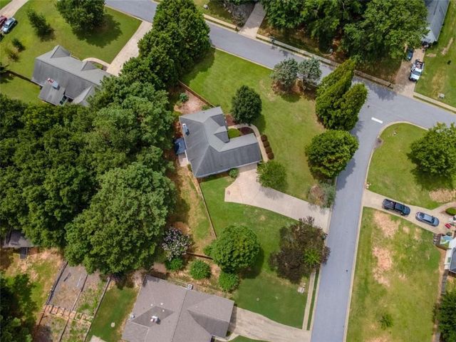 300 Greenleaf Court, Loganville, GA 30052