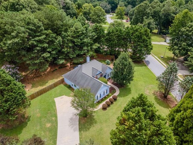 300 Greenleaf Court, Loganville, GA 30052