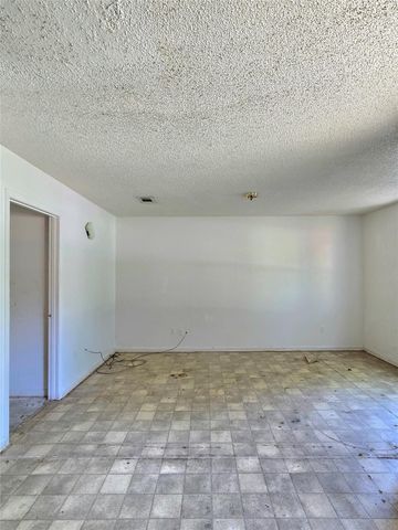 808 Willow Avenue, Cleveland, TX 77327