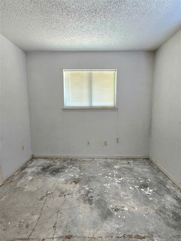 808 Willow Avenue, Cleveland, TX 77327
