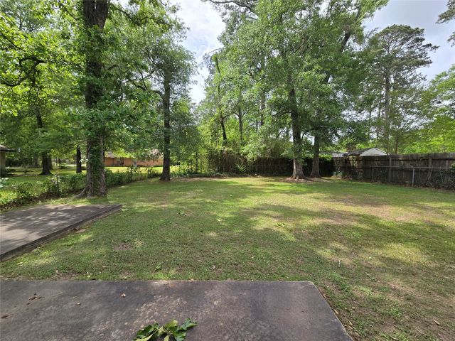808 Willow Avenue, Cleveland, TX 77327