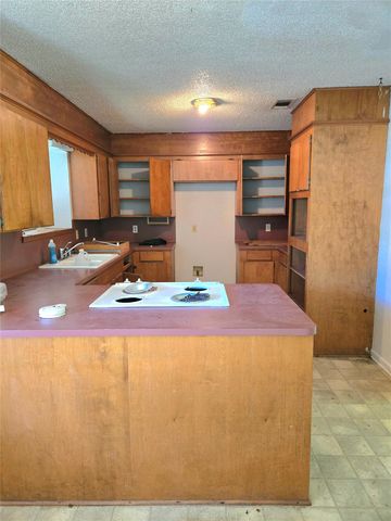 808 Willow Avenue, Cleveland, TX 77327