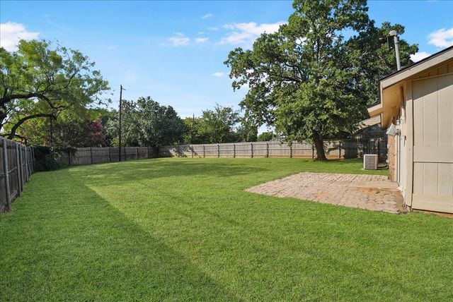 5701 Guildwood Drive, Arlington, TX 76017