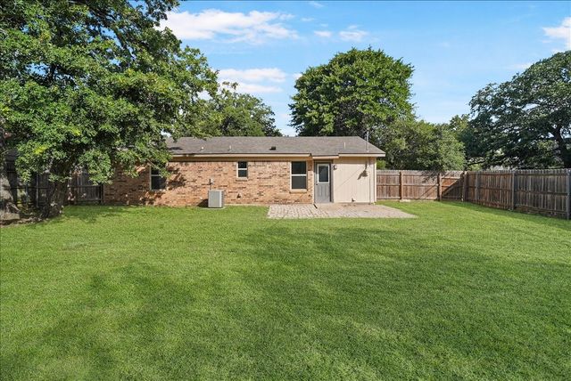 5701 Guildwood Drive, Arlington, TX 76017