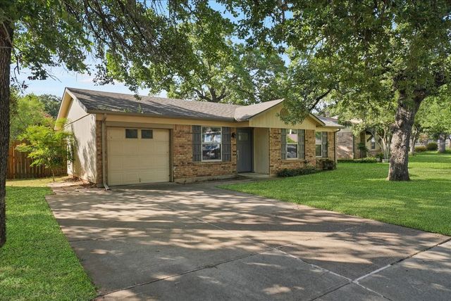 5701 Guildwood Drive, Arlington, TX 76017